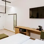 Bee Self-check-in-hotel Szálloda 3*