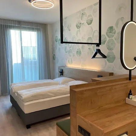 Hotell Bee Self-check-in-hotel 3*