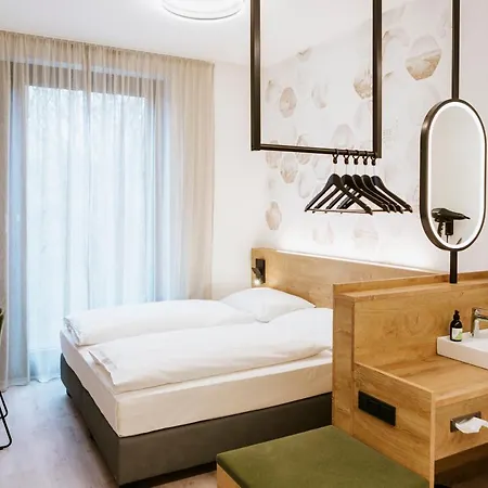 Bee Self-check-in-hotel 3*