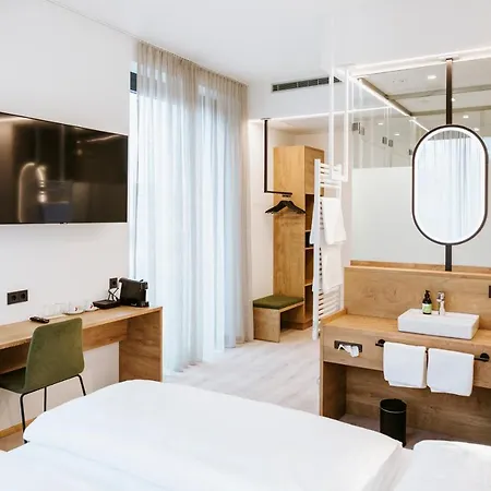 Hotell Bee Self-check-in-hotel 3*