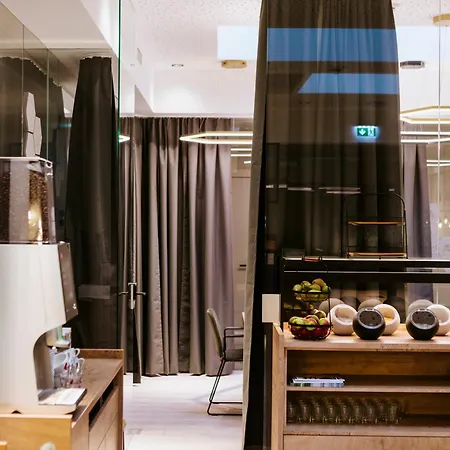 Bee Self-check-in-hotel Szálloda 3*