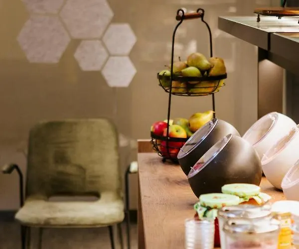 Bee Self-check-in-hotel מלון