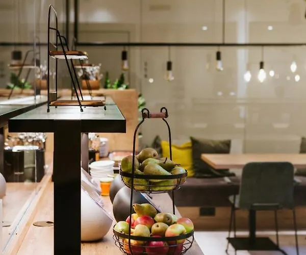 Bee Self-check-in-hotel 3* לינץ