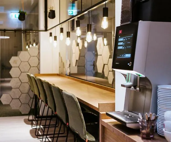 Bee Self-check-in-hotel Szálloda