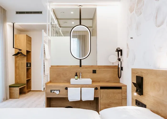 Bee Self-check-in-hotel 3* Linz