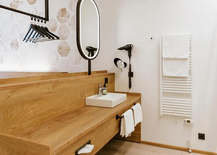 Bee Self-check-in-hotel Szálloda 3*