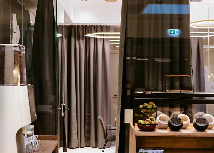 Bee Self-check-in-hotel Szálloda 3*